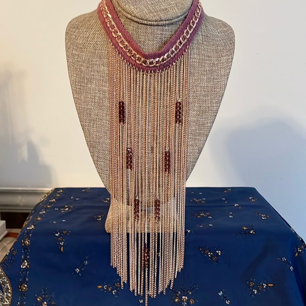 Gorgeous rose gold color Bibb necklace, must see!